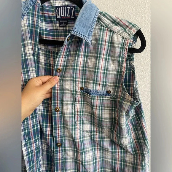 Quizz plaid sleeveless button down - Picture 3 of 6
